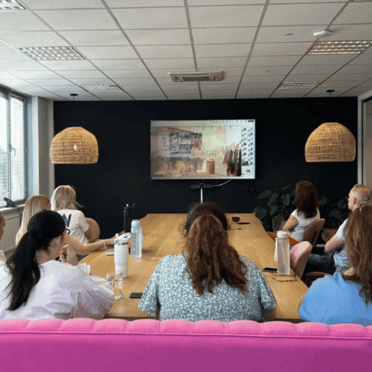 Colleagues in a meeting room at the My Jewellery Headquarters in ’s-Hertogenbosch listening to the hero meeting, where Sharon Hilgers is talking about the new collection.