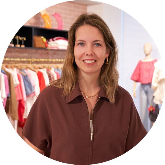 Carlijne Schreuders, Team Lead for Online Customer Experience, smiling portrait photo in the showroom